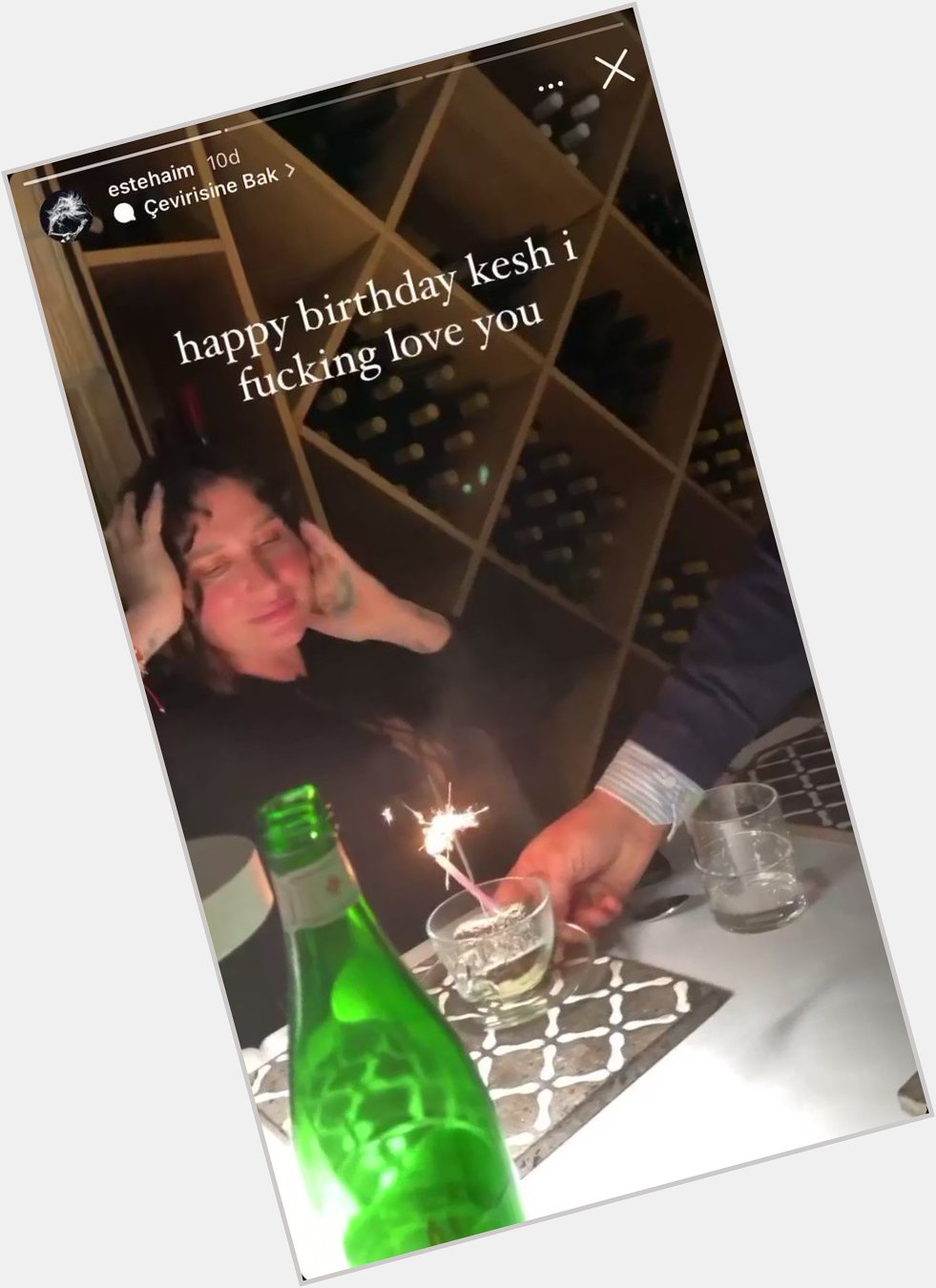 Kesha s friends sing happy birthday to her!

via Este Haim (  s IG Stories 