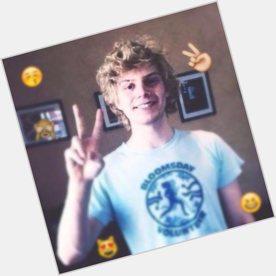 Happy birthday evan peters  