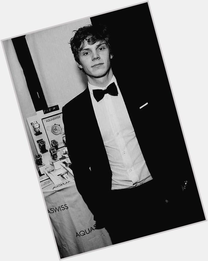 Happy bday to my fav actor, Evan Peters!!! Can\t wait for tomorrow last chapter, ly 