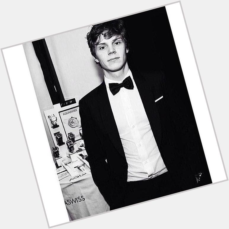 Happy birthday to the most attractive person, evan peters! 