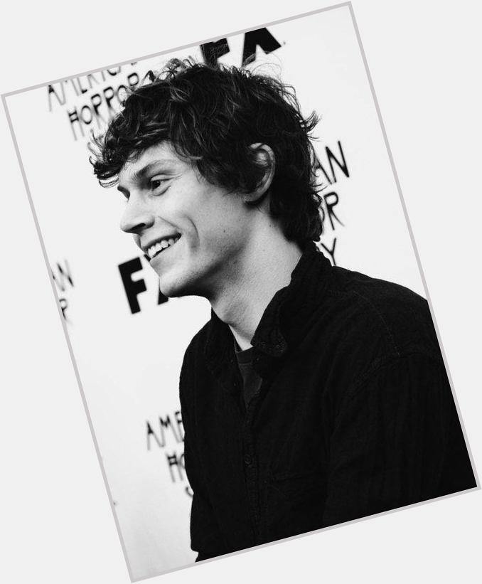 Just wanna say happy birthday to my evan peters 