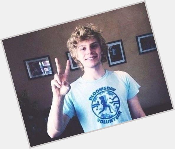 Happy birthday you\re a god Evan Peters 