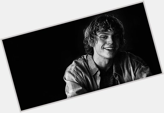 Happy birthday Evan Peters ! 