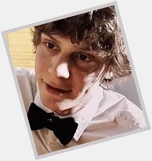 I freaked out when I saw Evan Peters trending. Happy Birthday to him! (UNIVERSE KEEP HIM ON THE GOOD SIDE PLEASE) 