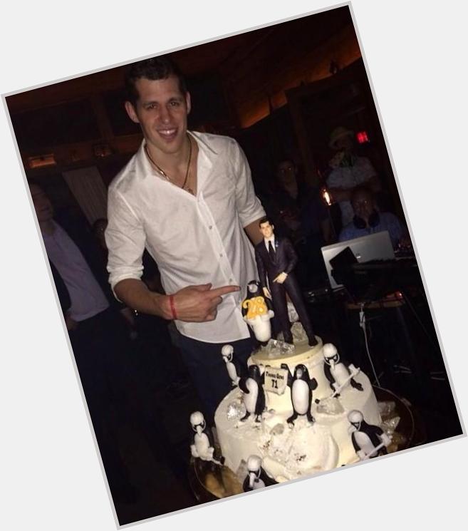   And the award for best birthday cake ever goes to... Evgeni Malkin! Happy day after, bro