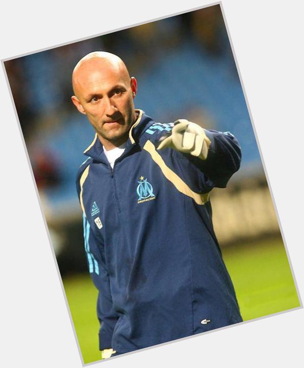 And, a happy birthday to Fabien Barthez! A world-renowned keeper who played for teams like Marseille and Man. United! 