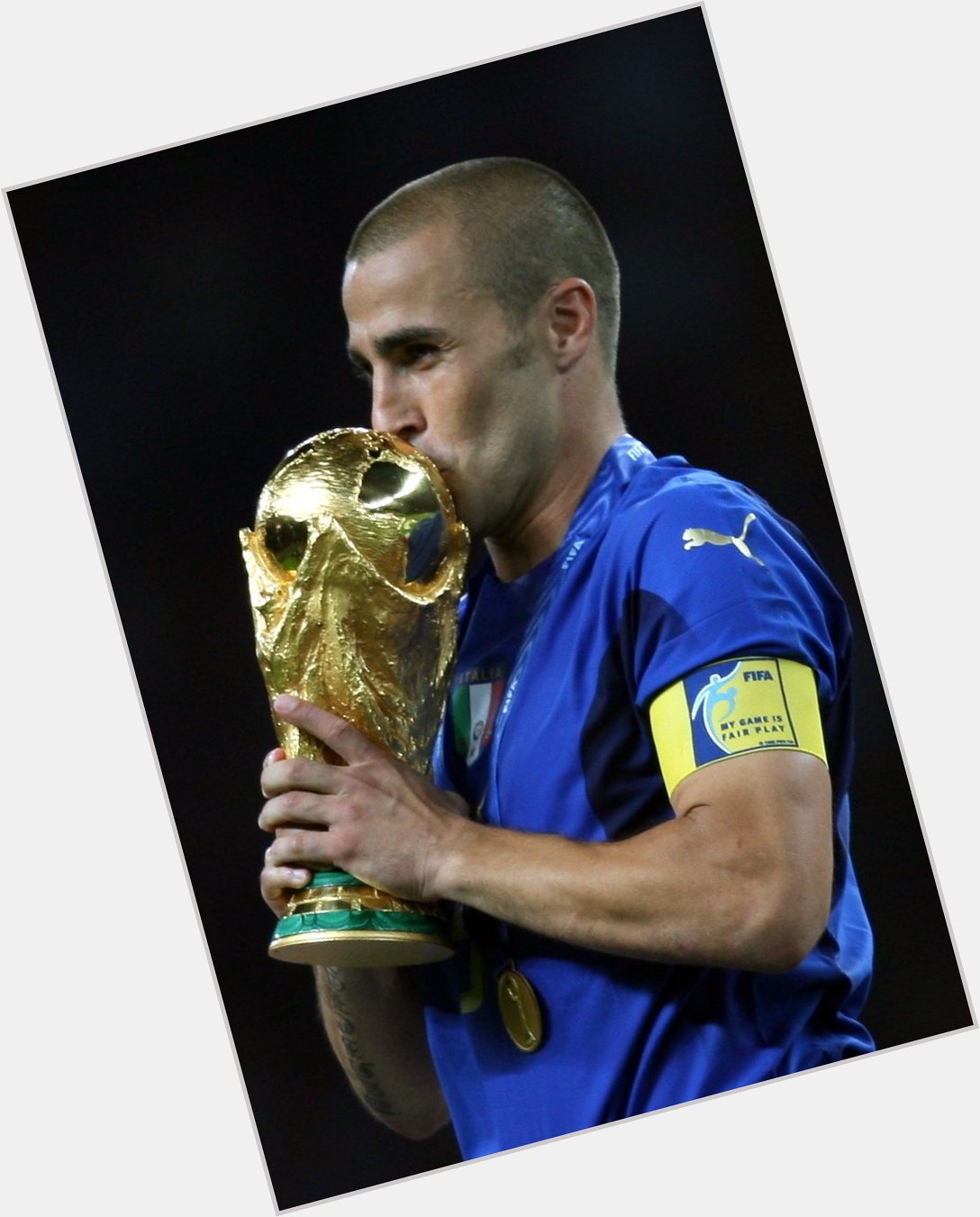  Happy birthday to the only defender to win the Ballon d\Or in the 21st century - Fabio Cannavaro 
