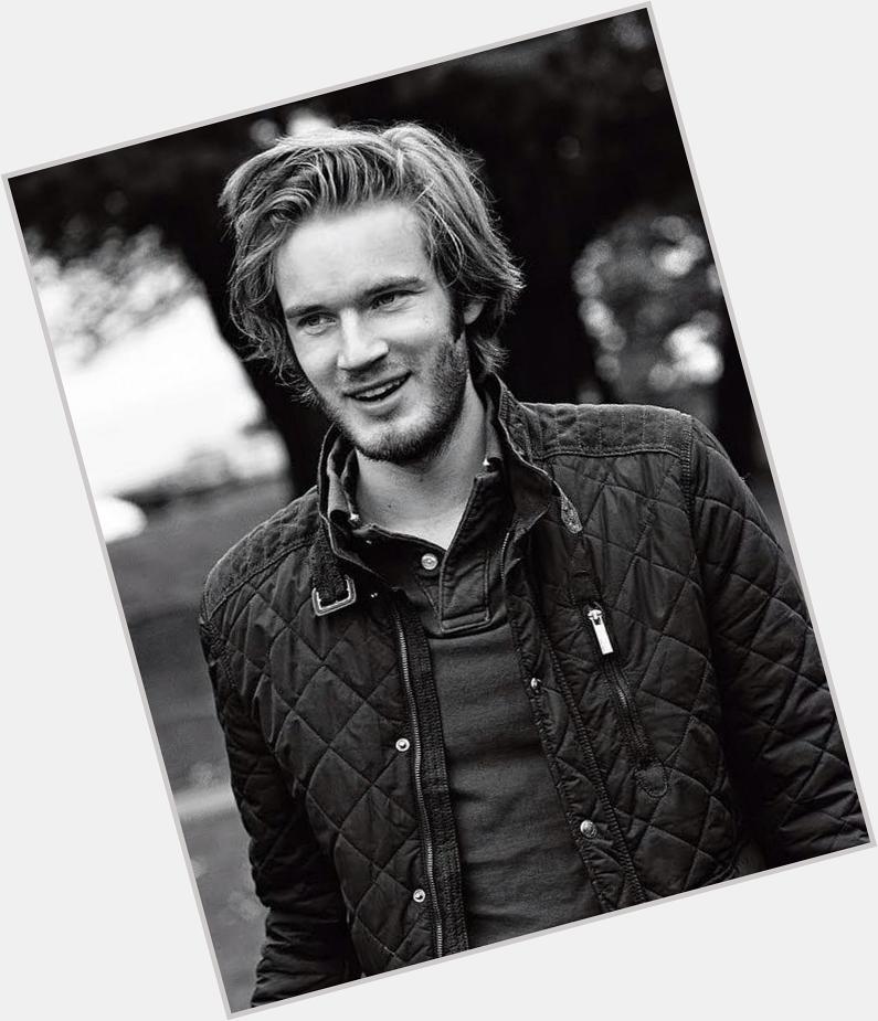 Happy birthday to my baby felix kjellberg
i will never regret clicking the play button 3 years ago
i love you 