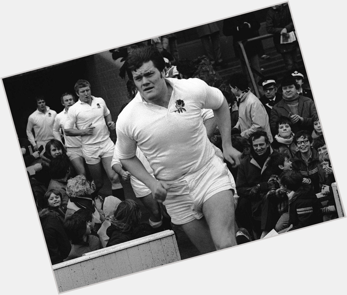  Happy 74th birthday to former England prop Fran Cotton!       