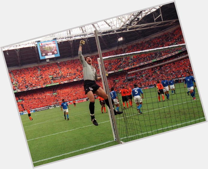 Happy birthday Francesco Toldo : hero of Italy\s EURO 2000 semi-final shoot-out v Netherlands. Memories! 