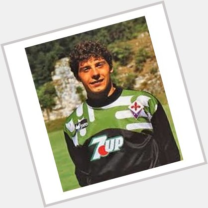 Happy birthday to Italian keeper Francesco Toldo, legend from 1993 to 2001. 