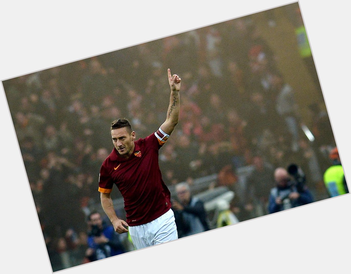Happy birthday to Italian legend Francesco Totti; he\s scored 300 goals in 746 games for Roma. One-club man. 