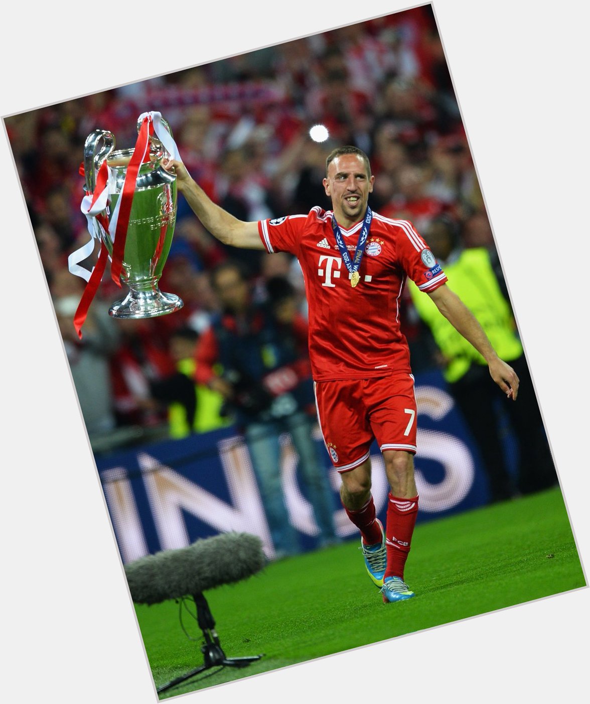 Happy birthday  Franck Ribéry.

Bayern Munich legend turns 40 today.  