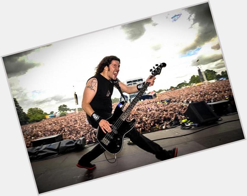 Happy Birthday to Frank Bello of Anthrax!

Check out the metal master\s fast finger work:  