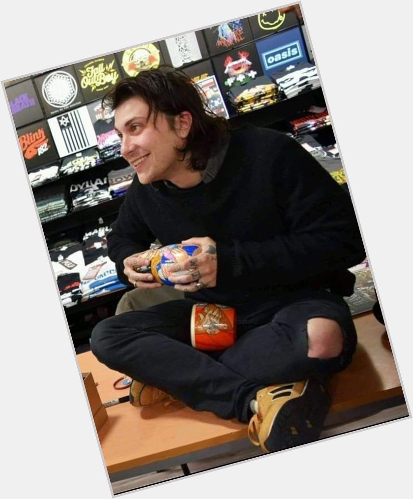 HAPPY BDAY FRANK IERO ILY KING 