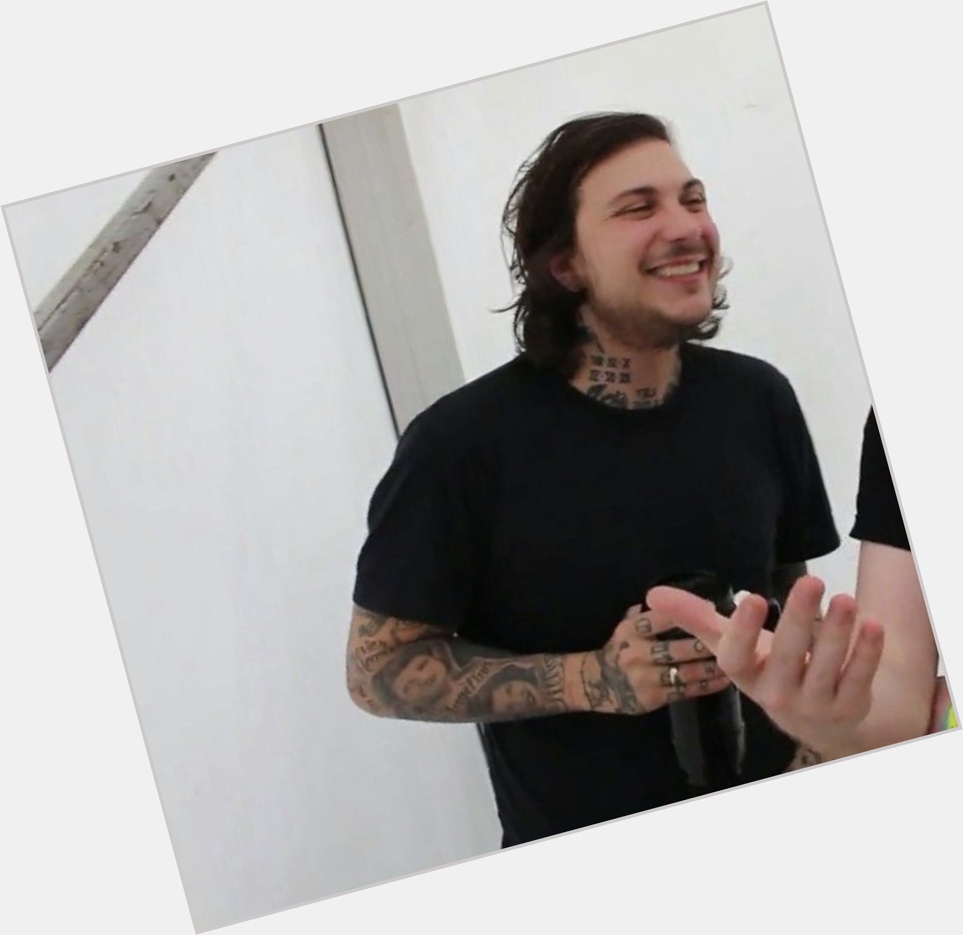 HAPPY BIRTHDAY FRANK IERO!!! 