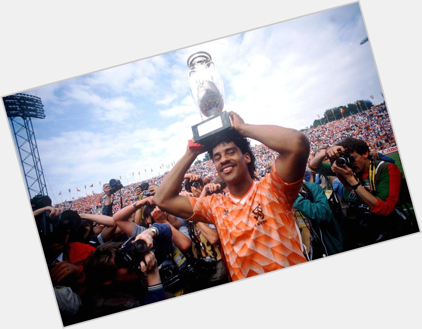 Happy 5  9  th birthday to the legendary Dutch Frank Rijkaard    Photo: OnsOranje 
