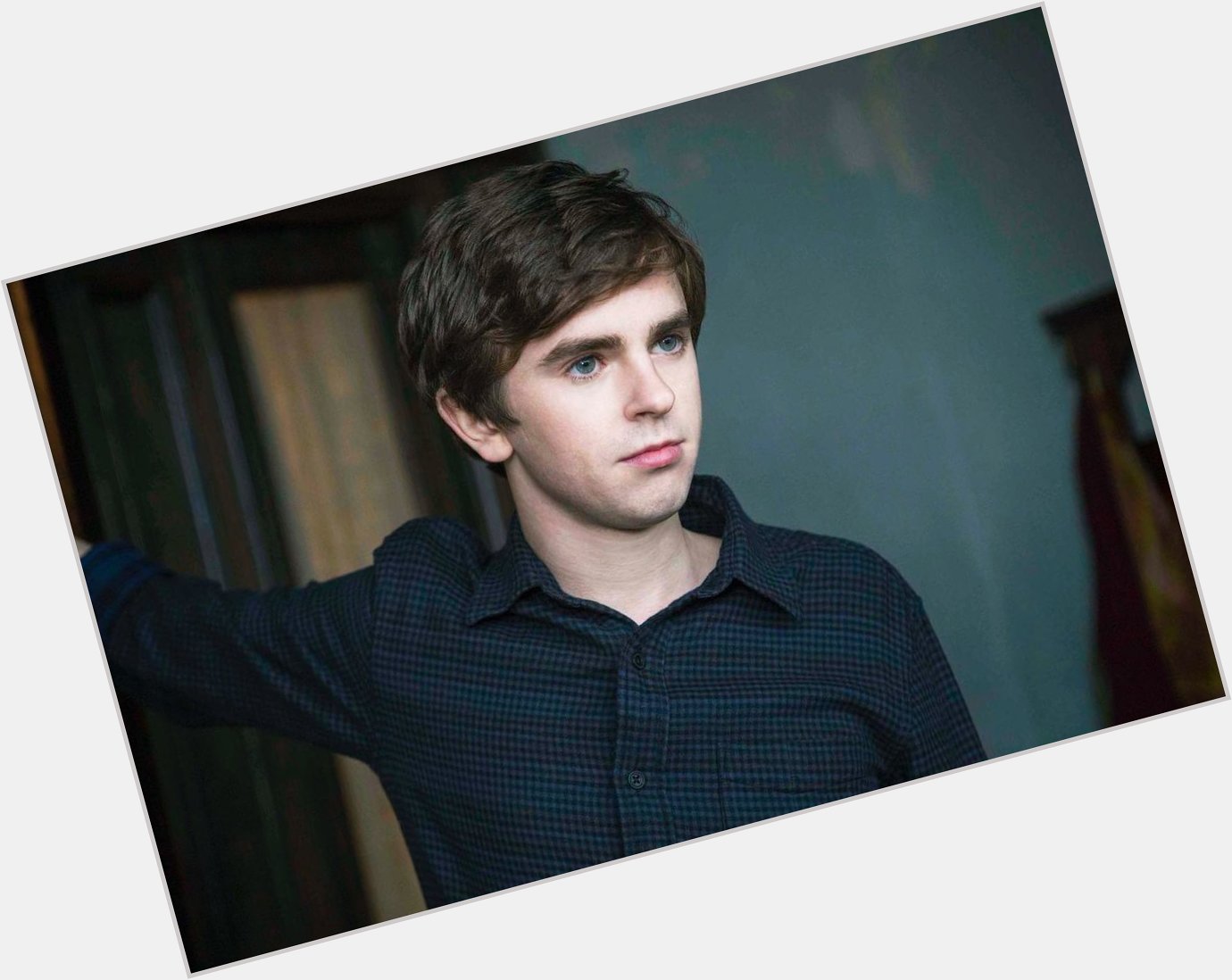 Happy birthday to Freddie Highmore from México.    