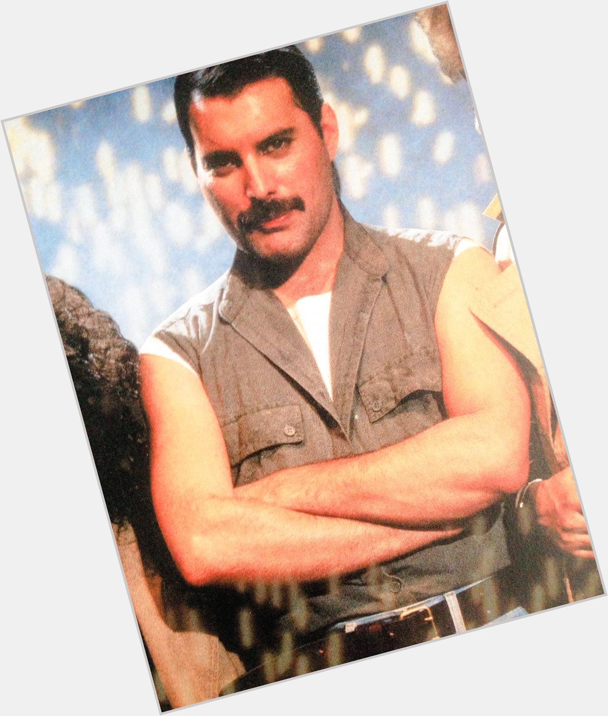 Freddie Mercury,
Happy Birthday                                                      9/23    LIVE               