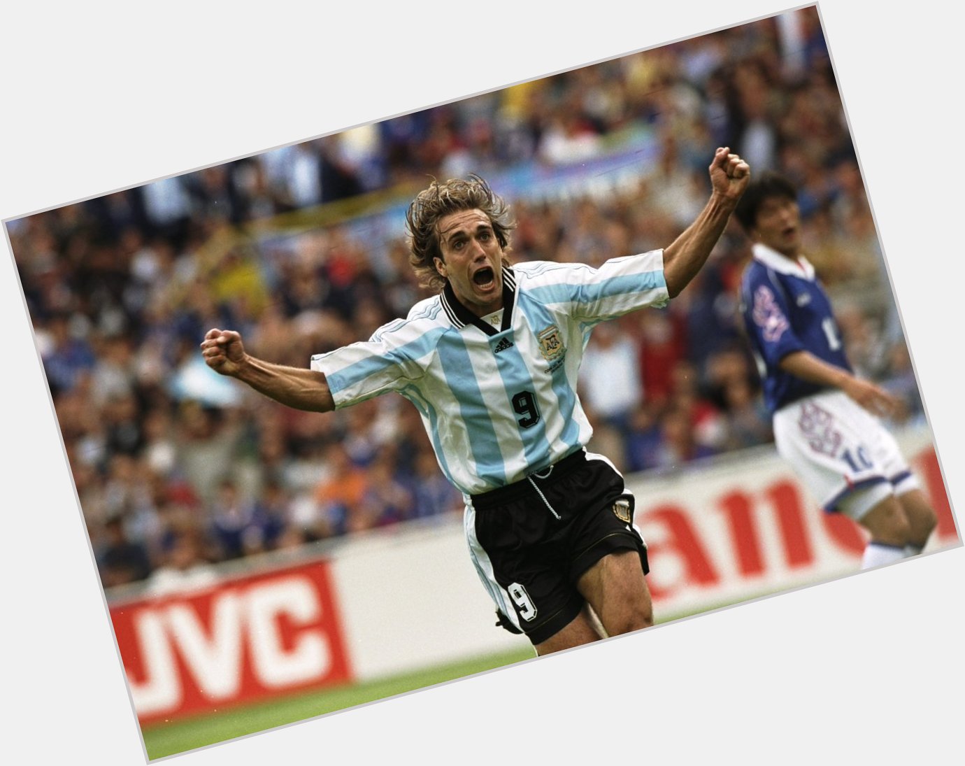 Happy 48th birthday to Gabriel Batistuta!   only player in history to hat-trick in two different World Cups. 