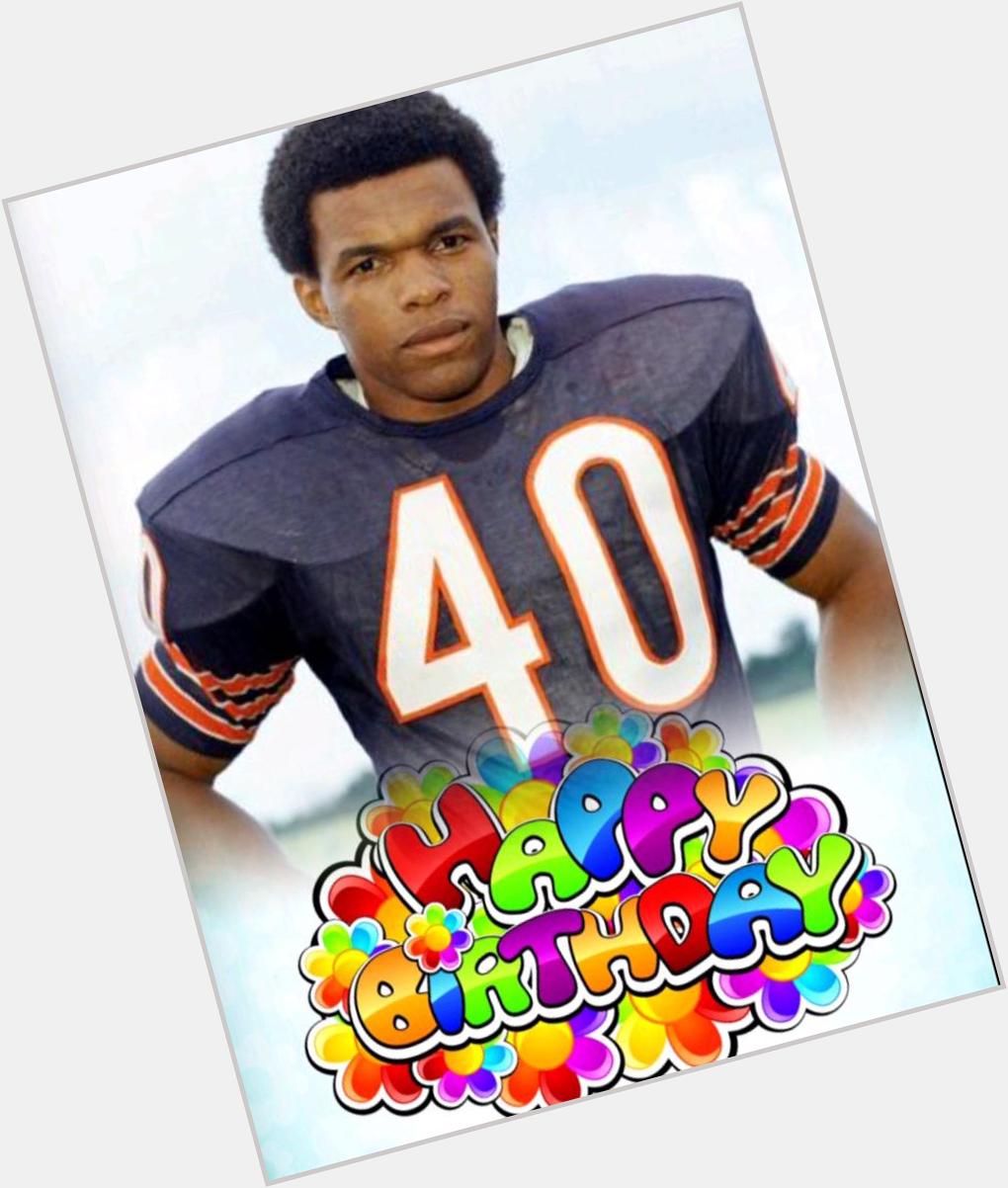 Happy Birthday Gale Sayers! Too bad his career was cut short by injury but he still made four pro bowls! 