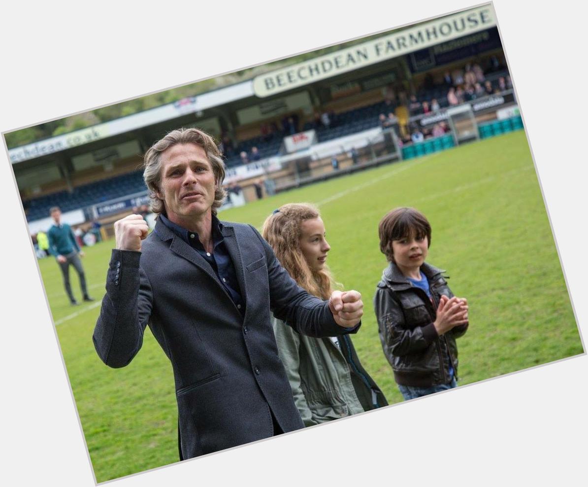 Happy 42nd birthday to the one and only Gareth Ainsworth. Keep us dreaming, gaffer! 