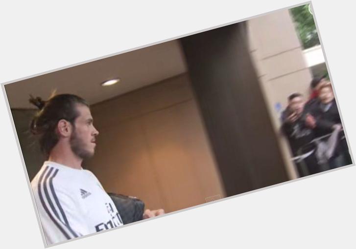 WATCH: Gareth Bale doesn\t even crack a smile as Real Madrid fans sang \"Happy Birthday\" to him  