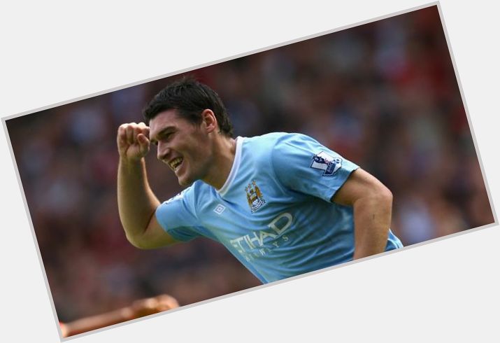 Happy Birthday shout out for current and former Manchester City players Gareth Barry. 23yr today! 