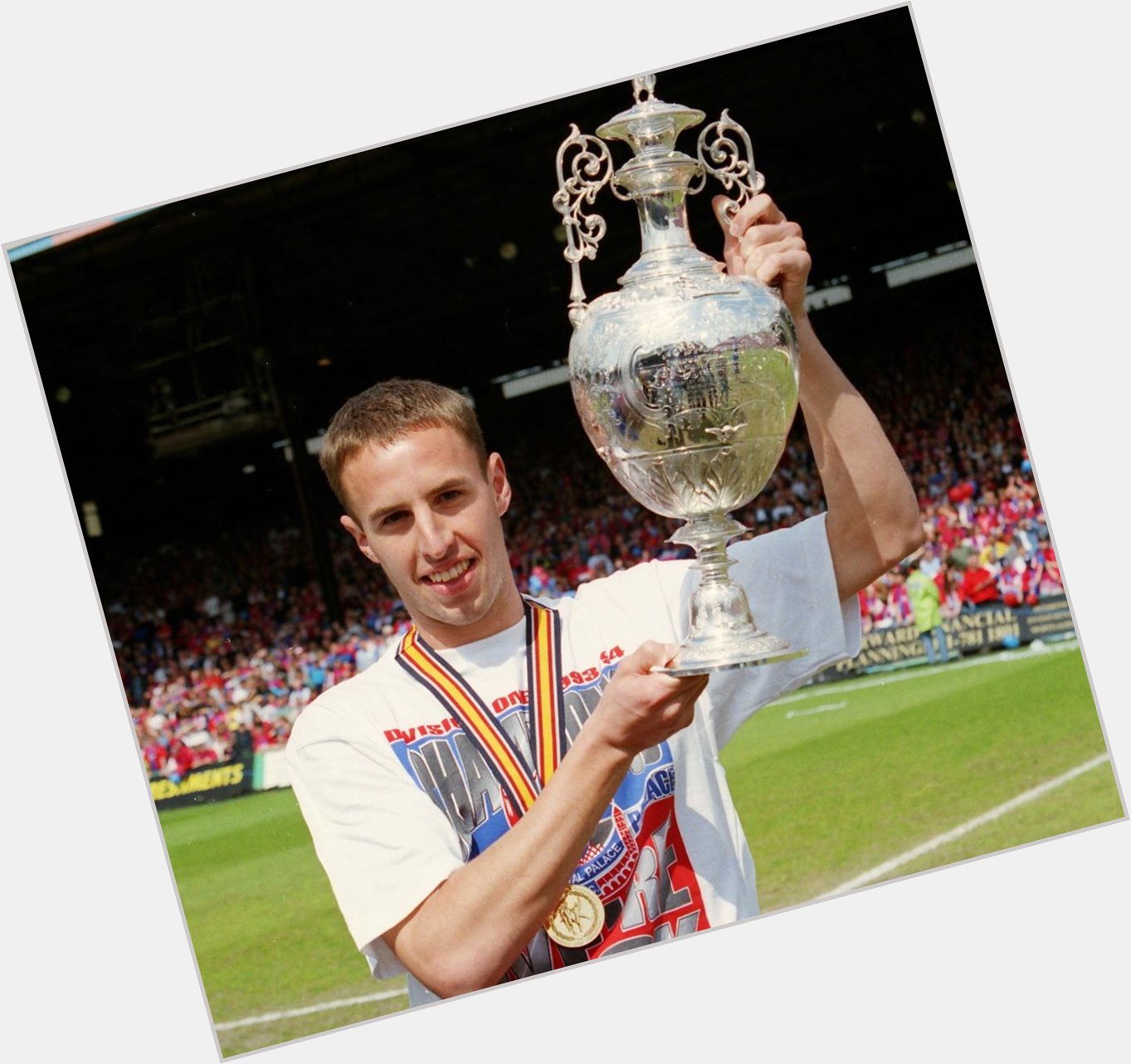  Happy Birthday to legend and current manager Gareth Southgate! 
