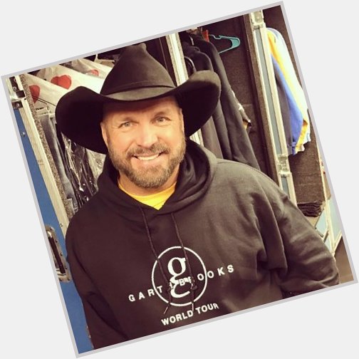 Wishing Country legend, Garth Brooks, a very HAPPY BIRTHDAY today - born on this date in 1962 in Tulsa, Oklahoma. 