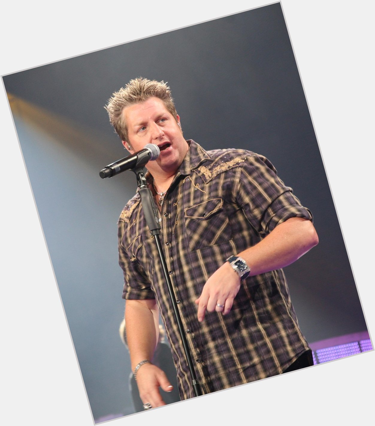 Wishing a Happy Birthday to Gary Levox of We hope to see you at again soon! 