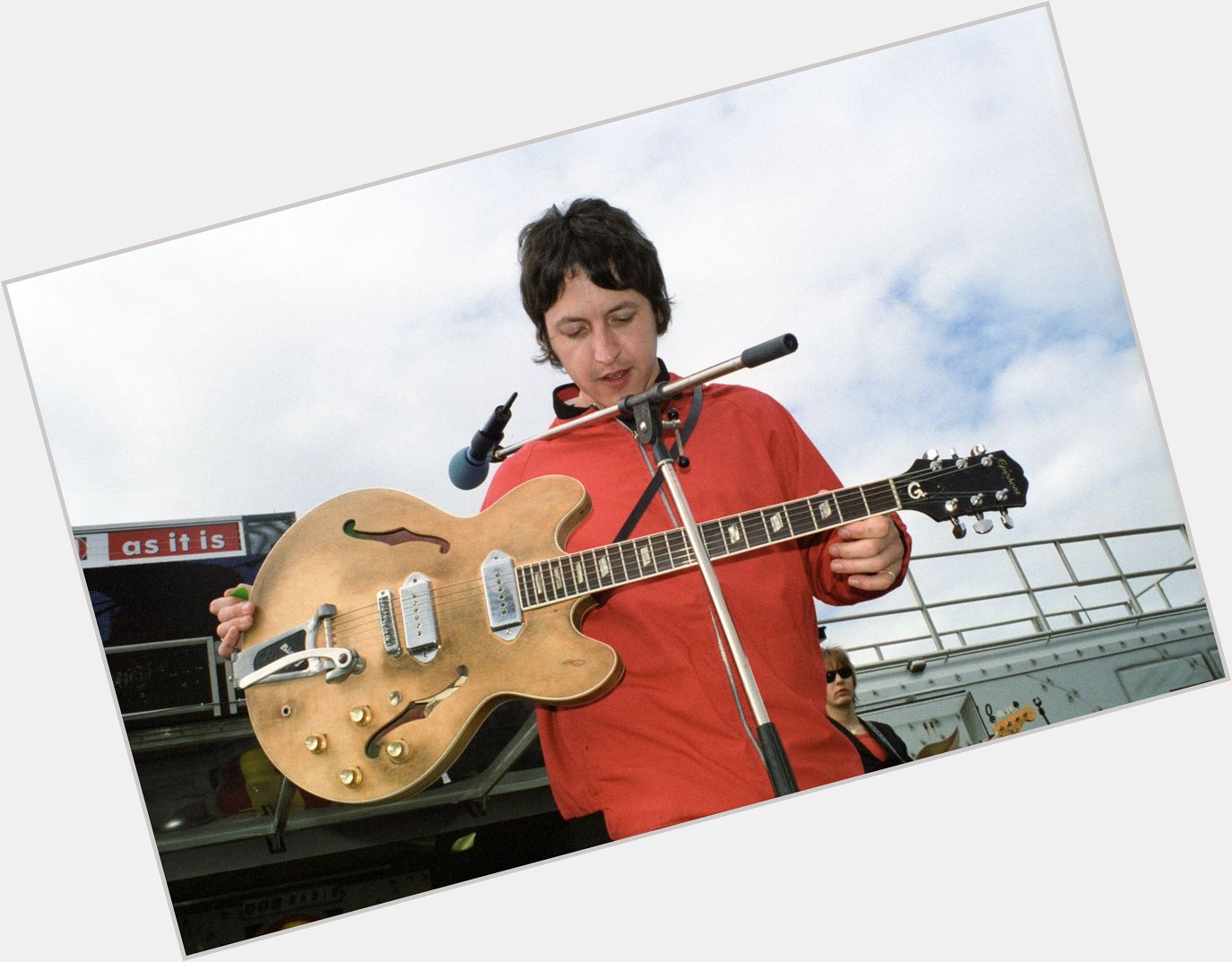 Happy Birthday Gem Archer - one of the best guitarist Oasis ever had 