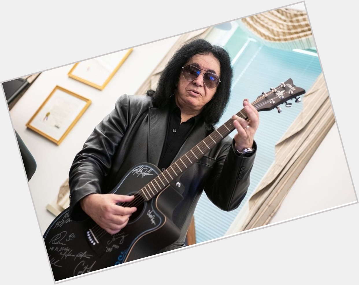 Happy 72 birthday to Kiss bassist and singer Gene Simmons! 