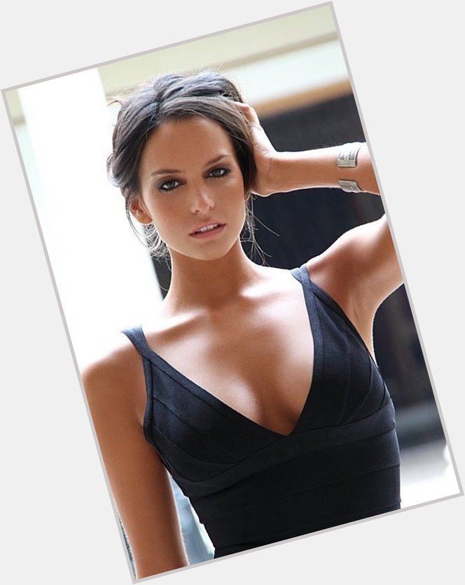    We wish a very happy birthday to the talented and gorgeous Genesis Rodriguez! ¡Feliz cumpleaños 