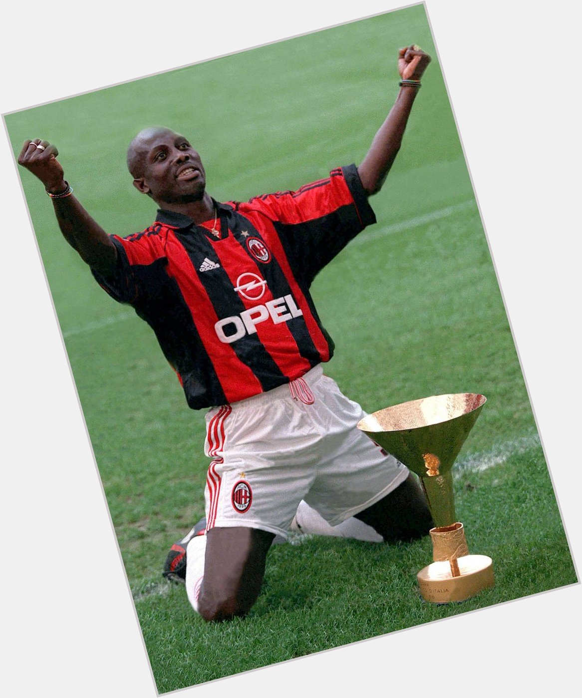 Happy Birthday to George Weah! What a career he had  443 games  176 goals  17 assists 