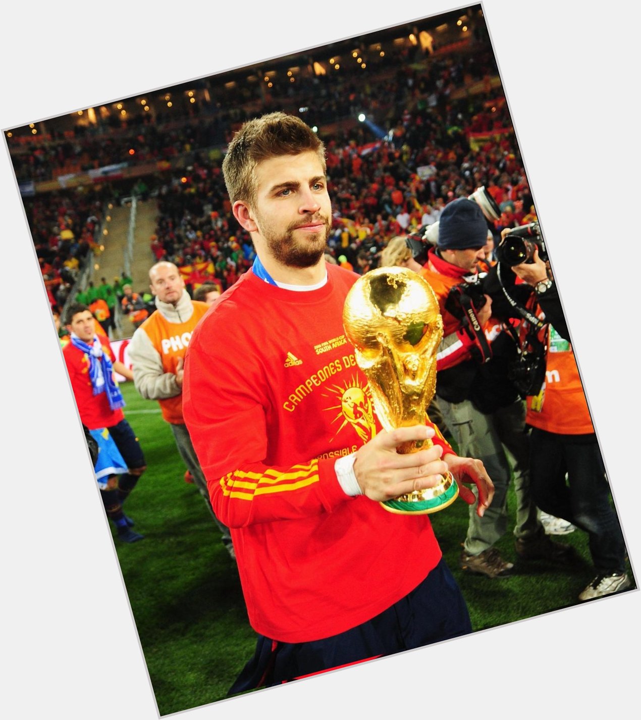 Happy birthday to Gerard Piqué, not sure the ex will be sending him a birthday card 