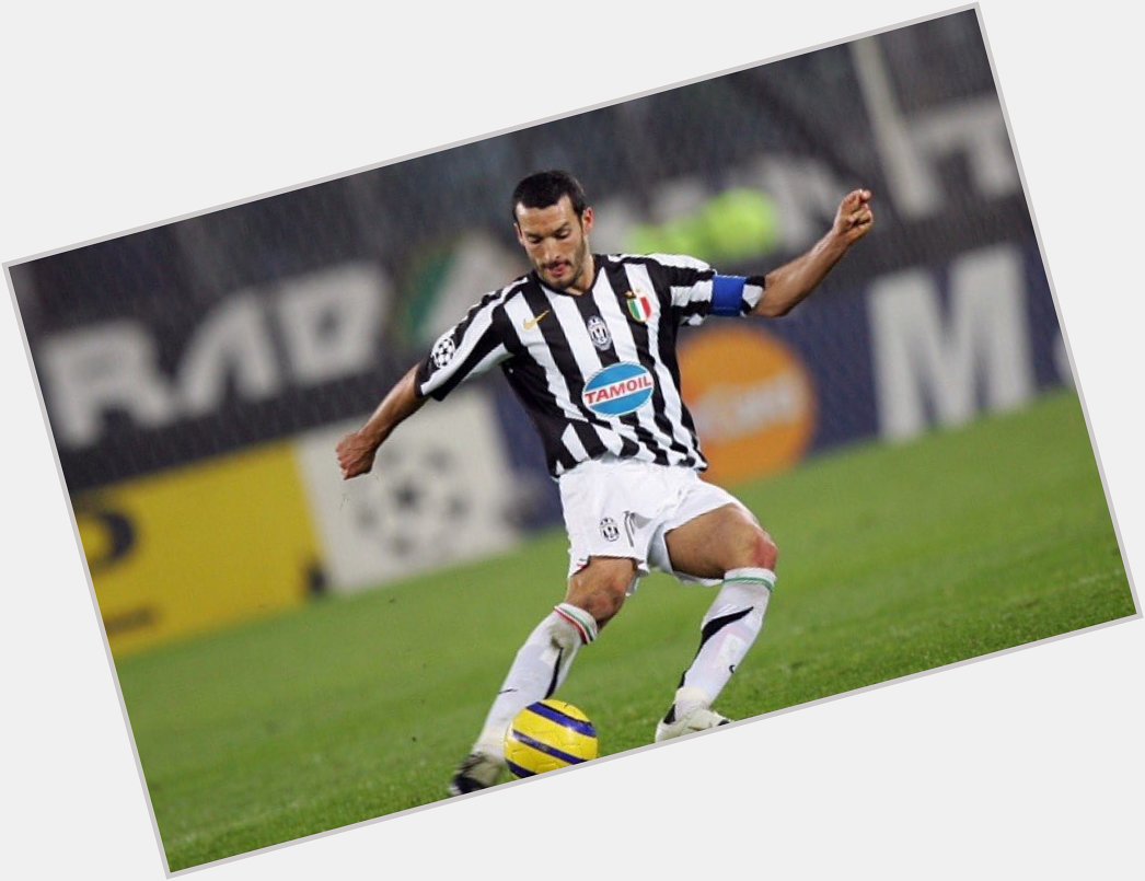 Happy birthday to former Juventus full-back Gianluca Zambrotta, who turns 41 today.

Games: 297
Goals: 10 : 7 