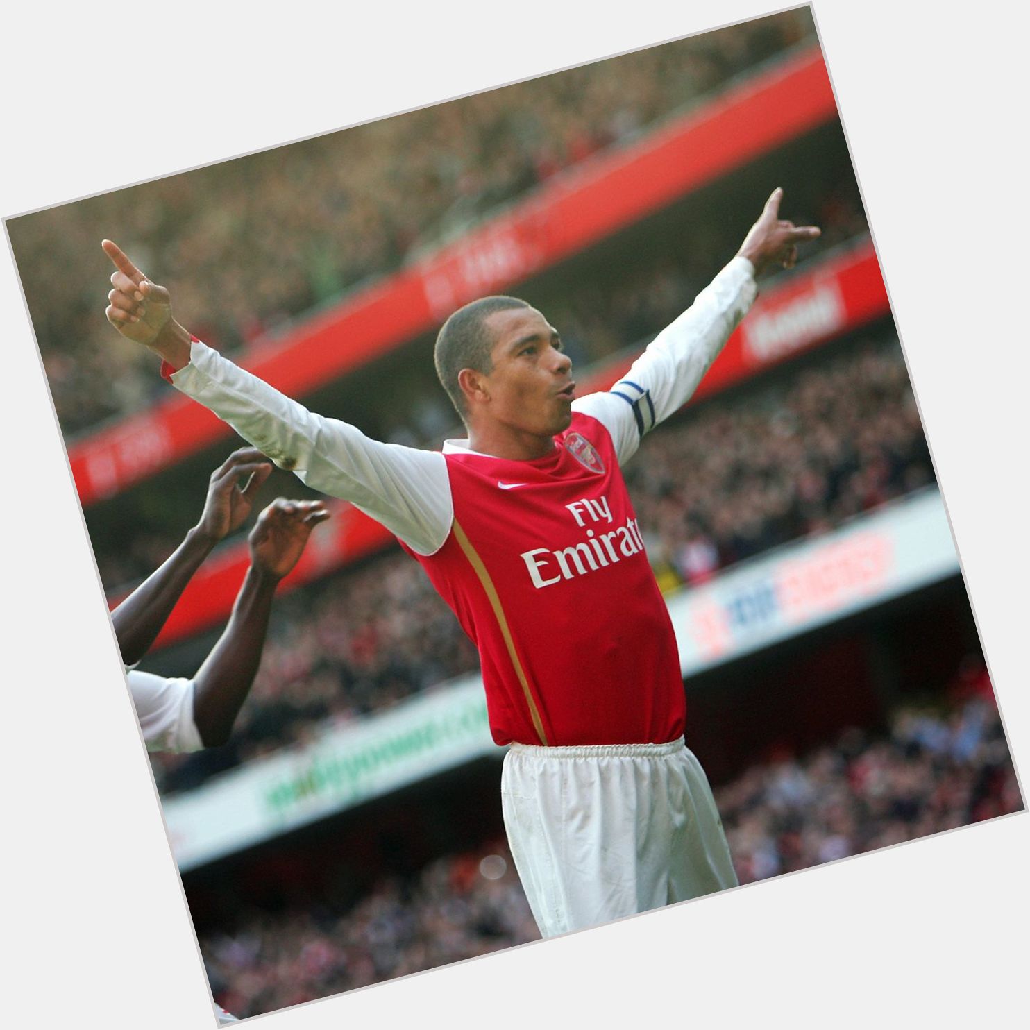 Happy birthday to the Invincible and former captain Gilberto Silva!!!

Thanks for the great moments legend   