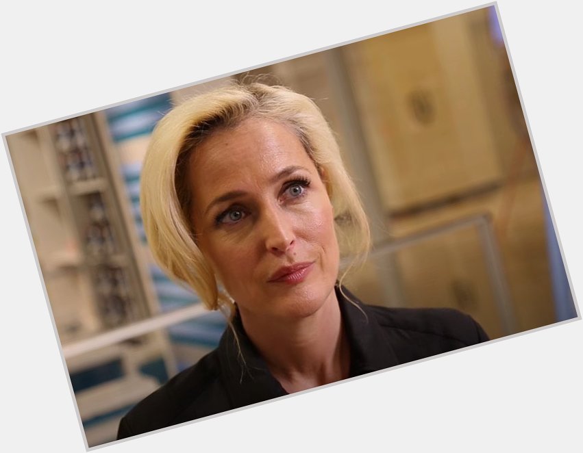 Happy birthday to the queen that is gillian anderson 