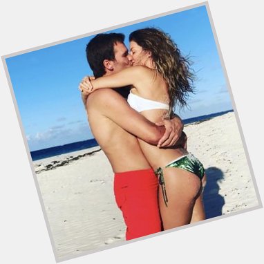 Tom Brady Wishes Wife Gisele Bündchen A Happy Birthday With Steamy Beachside Photo  