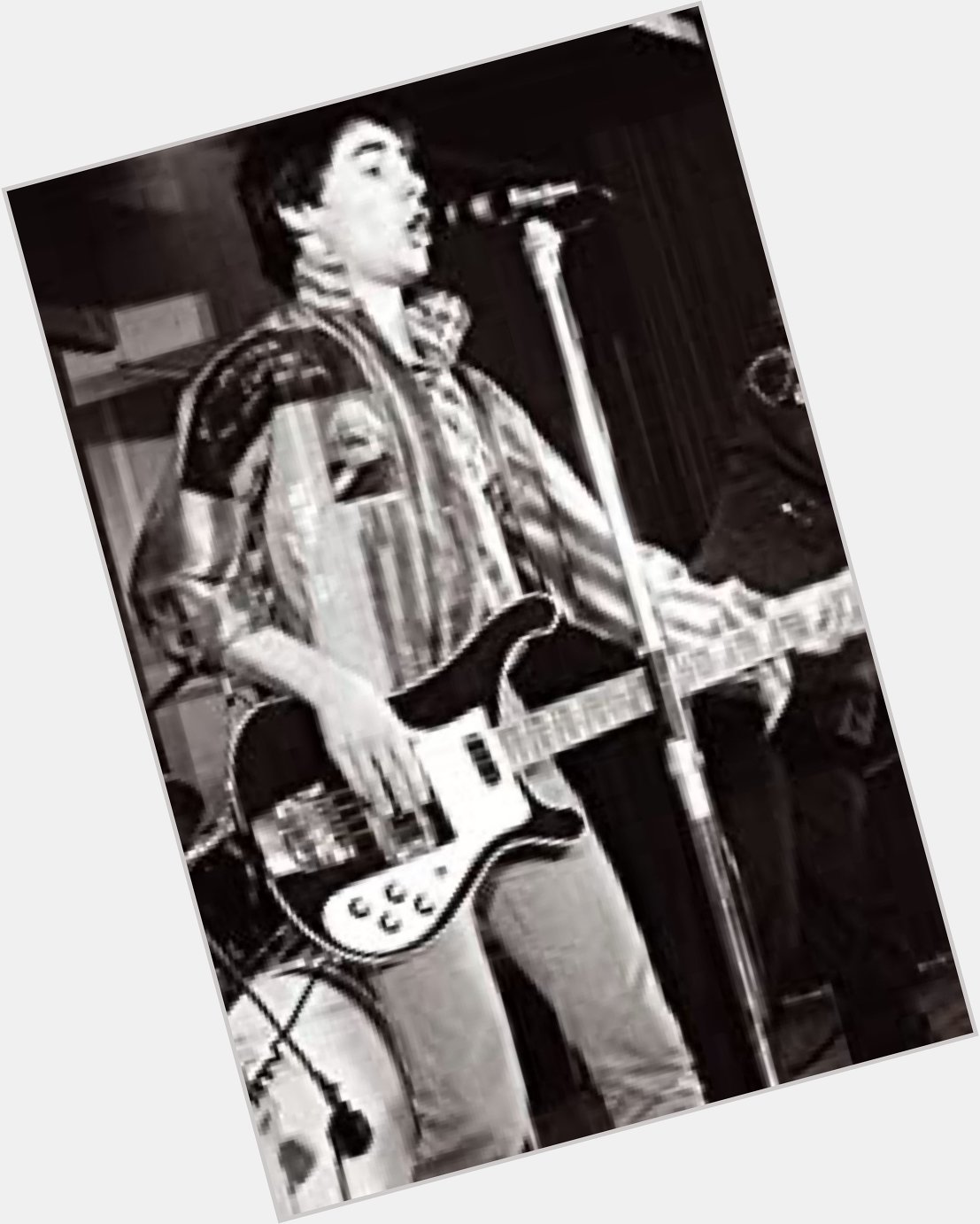 Happy 66th birthday to original Sex Pistols bassist Glen Matlock!  