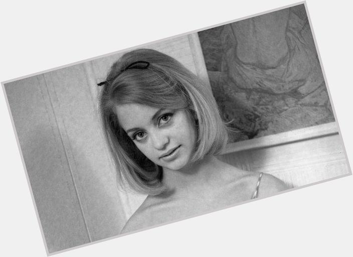 Happy Birthday Goldie Hawn! A look back at the stars playful, retro style 