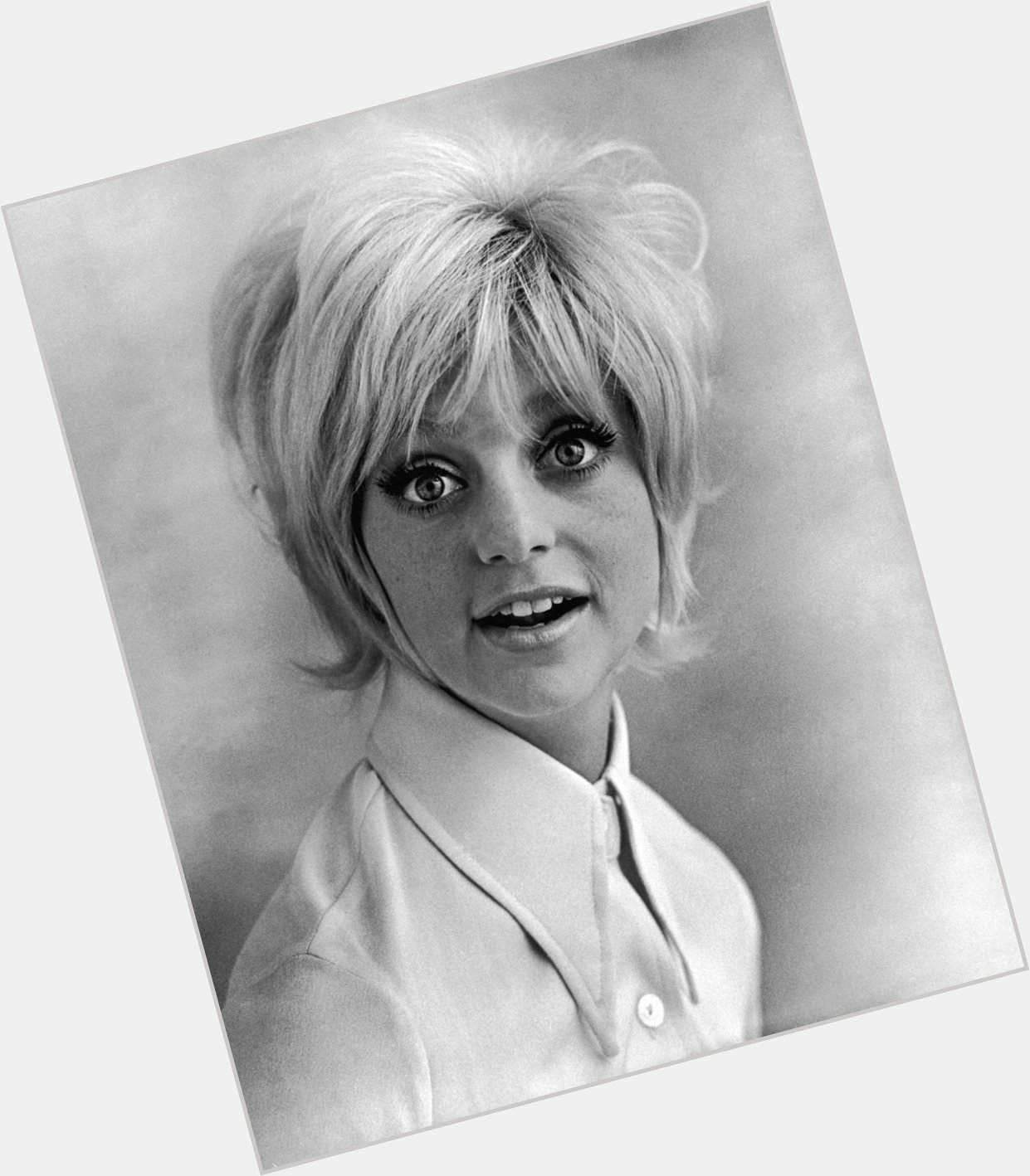 Happy 72nd Birthday to the legendary Oscar-winning actress Goldie Hawn! (November 21, 1945) 