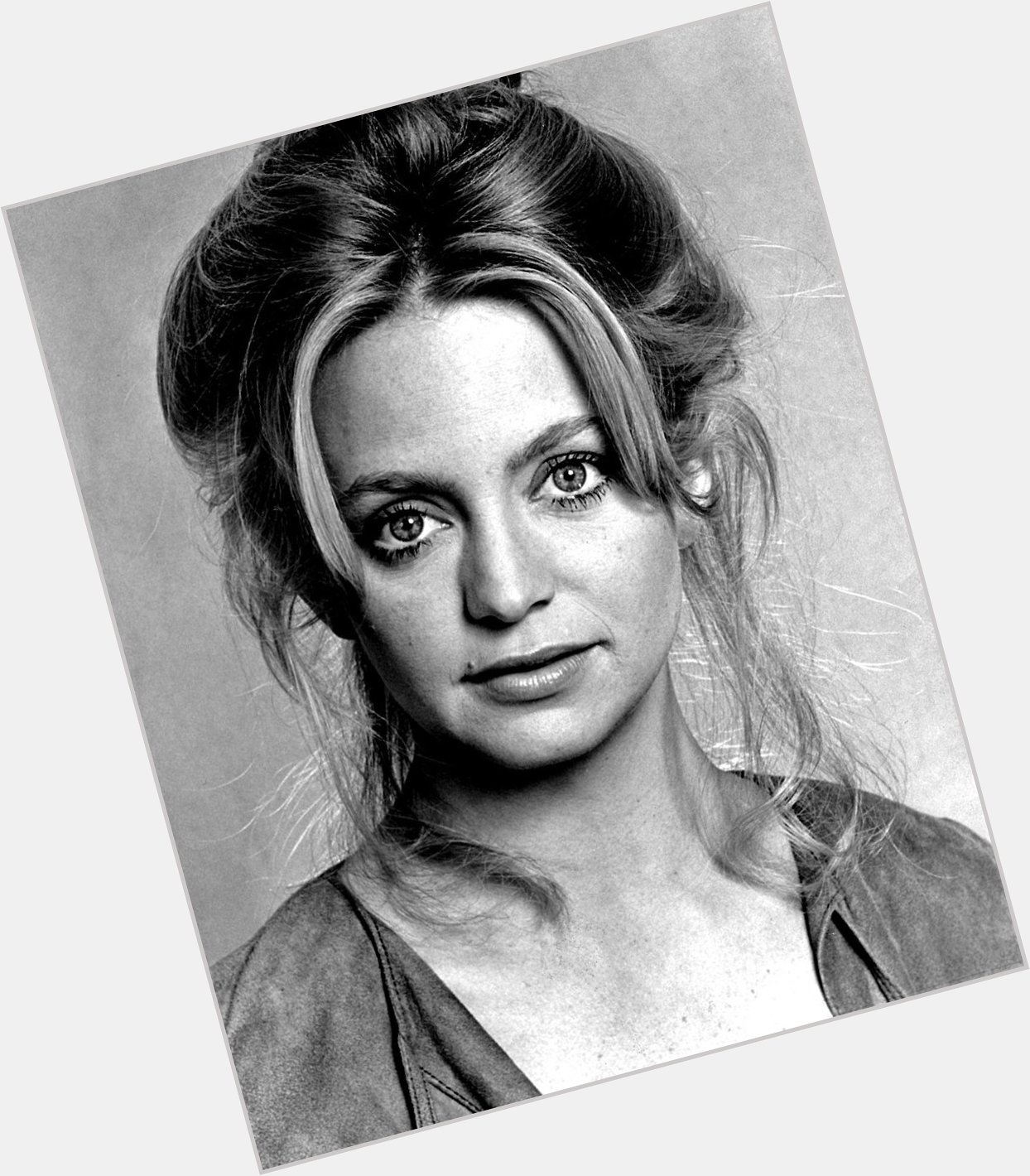 Happy Birthday to Goldie Hawn! She turns 73 today. 