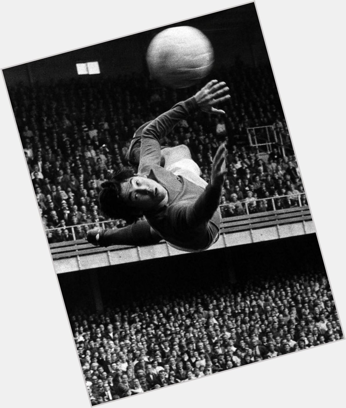 Happy 80th birthday to Gordon Banks the greatest keeper ever to wear an England shirt 