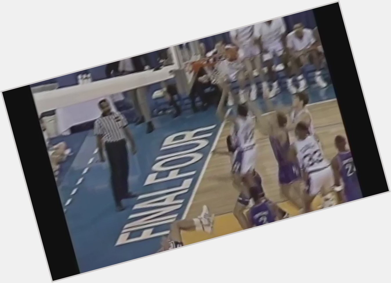 Happy 50th birthday to Hall of Famer Grant Hill, who had this insane dunk vs. Kansas in 1991. ( : 