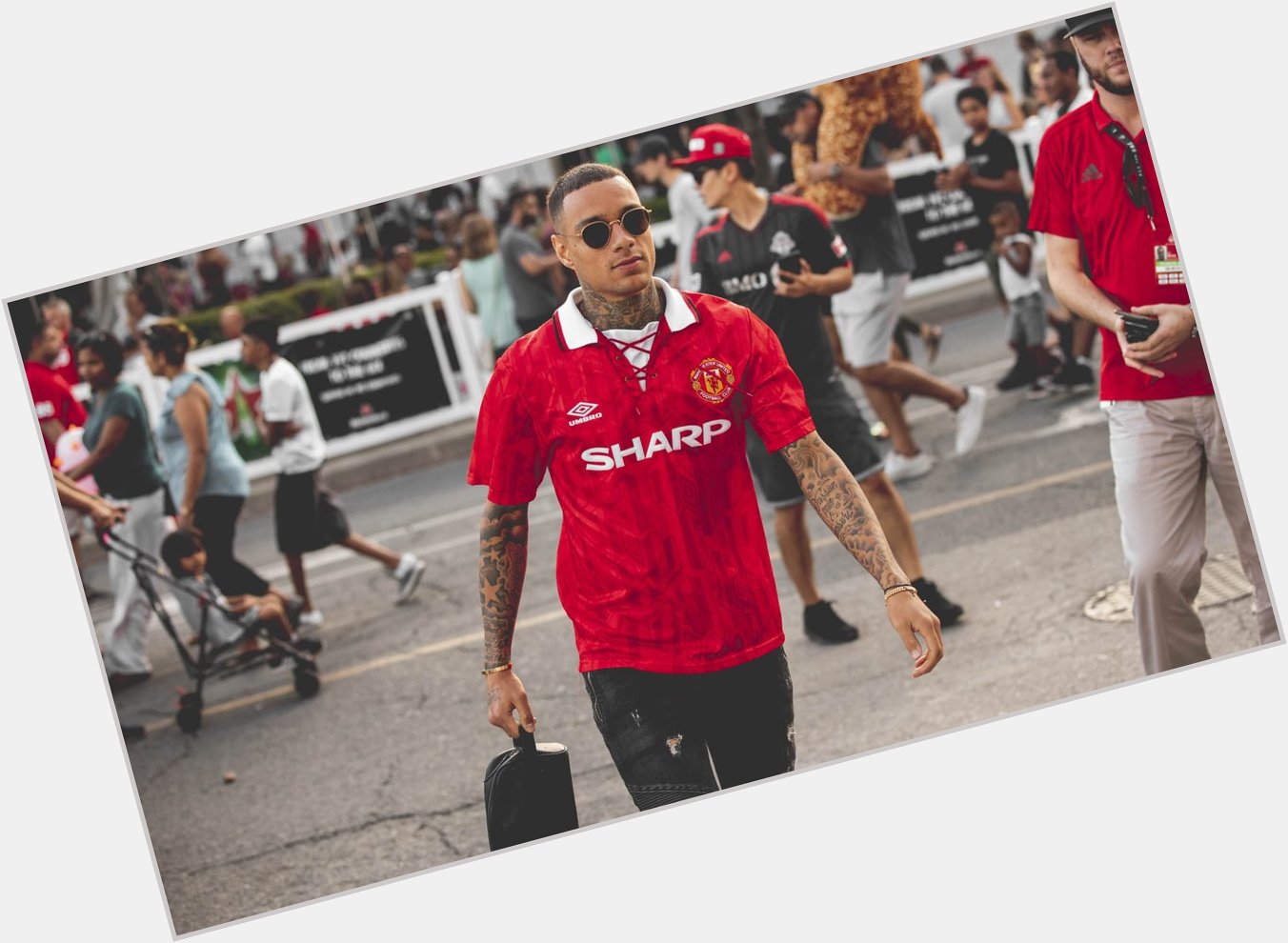 Happy Birthday Gregory Van Der Wiel

A Vintage shirt fan 