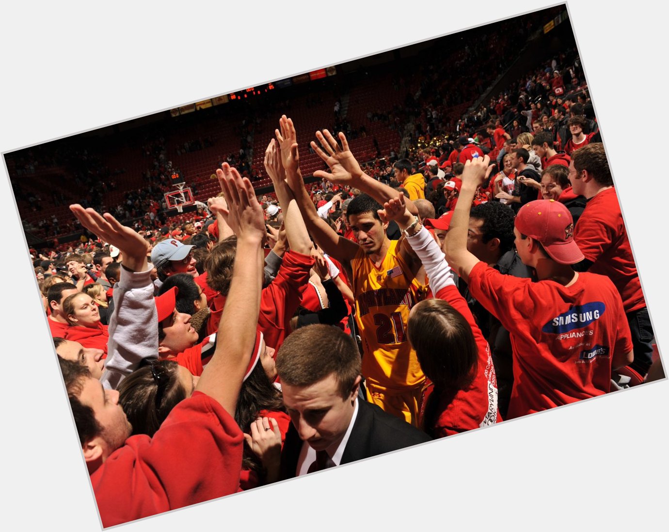 Man of the people.

Happy Birthday, Greivis Vasquez! 