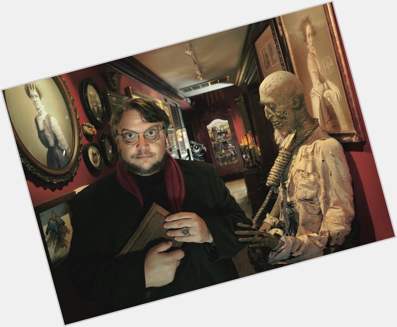 A huge happy birthday to the beloved Guillermo del Toro ( who turns 53 today. Many happy returns, sir! 