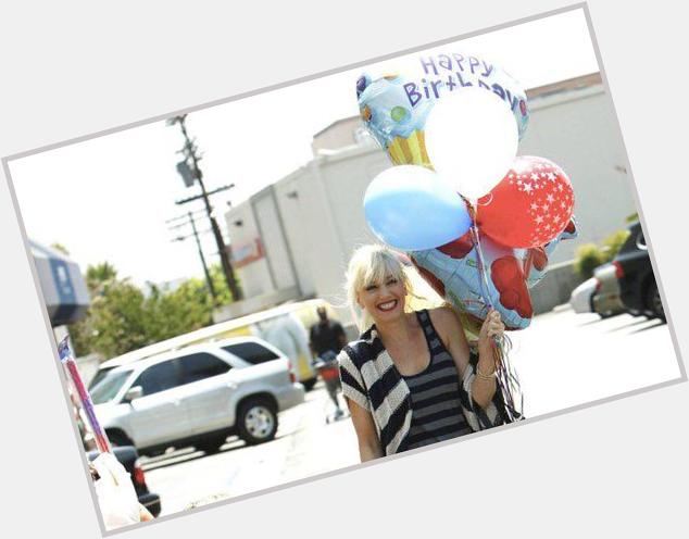 Happy birthday to the eternally youthful Gwen Stefani!!     